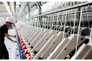訂單減少50% 開機(jī)率達(dá)到低位，限電或?qū)⒕硗林貋?，多地電價(jià)最高上漲70%，紡織人的春天何時(shí)到來？
